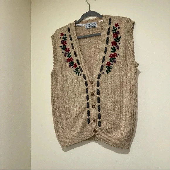Women’s Vintage Floral Plaid Hand Embroidered Tan  Knitted Buttons Sweater Vest - Picture 2 of 14